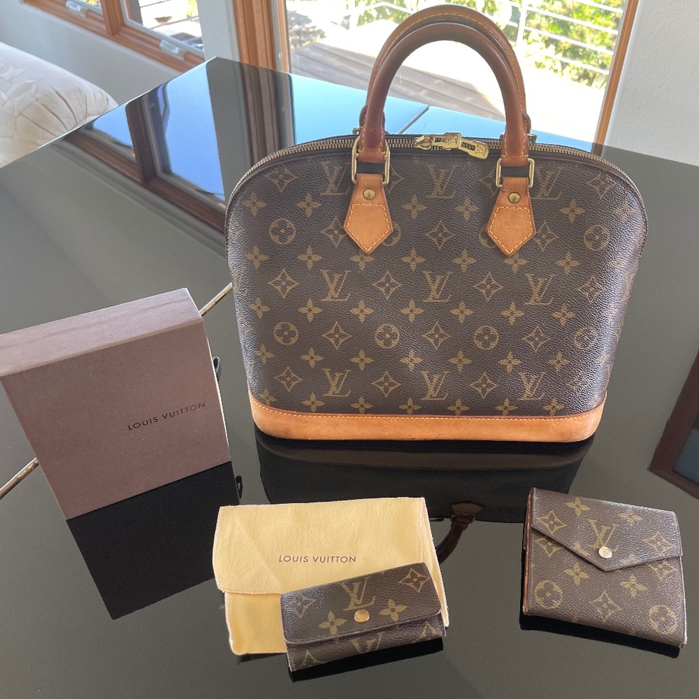 Authentic LV Alma PM, wallet and 4 key ring
